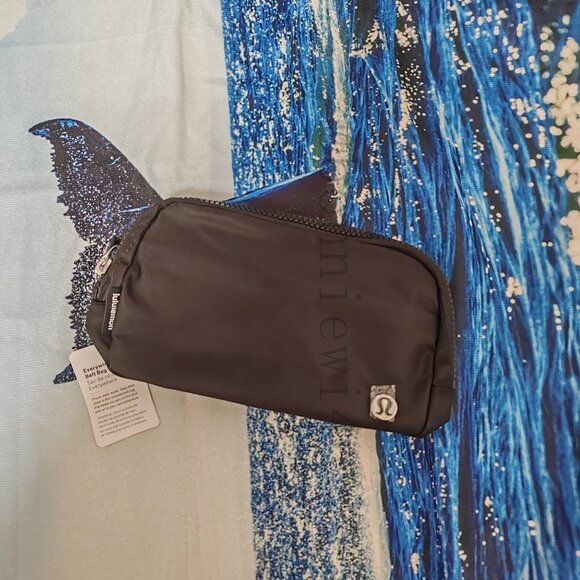 Lululemon Everywhere Crossbody Belt Bag 1L - Picture 1 of 3